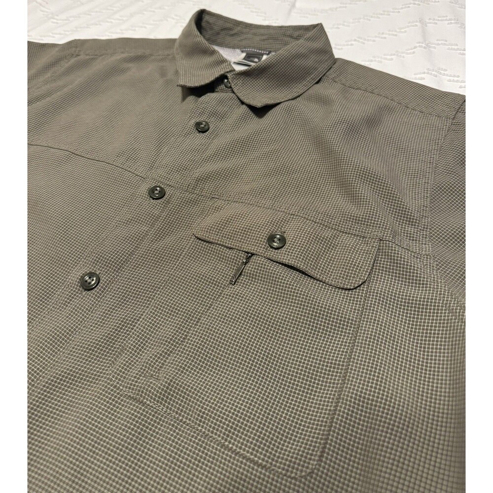 The North Face Vented Button Up Shirt Grey Men’s M Hiking Fishing Short Sleeve